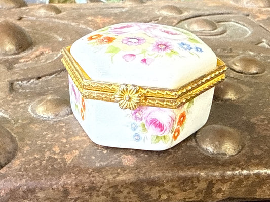 Boîte en porcelaine – Vintage – Décoration – Décor floral