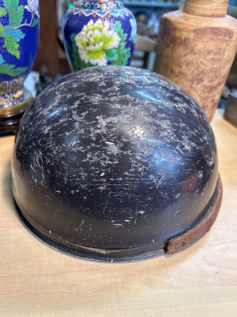 Casque de moto vintage en acier noir – Ancien modèle