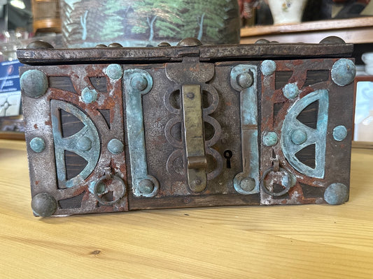Coffre Fort Touareg Boîte en bois – Vintage – Boîte – Métal clouté rustique