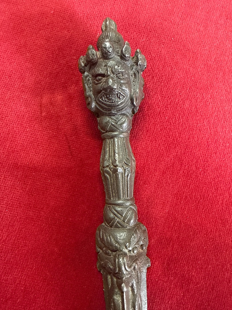 Objet décoratif – Phurba rituel en métal