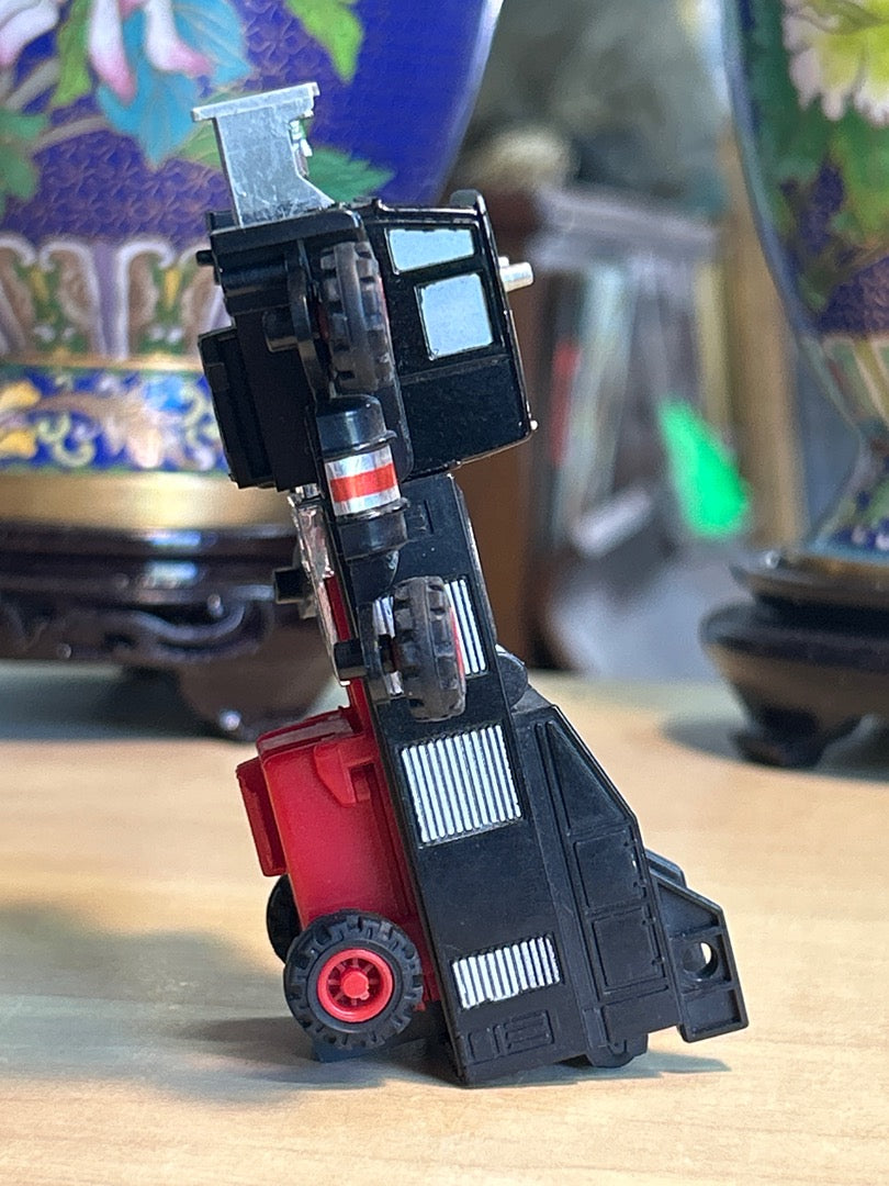 Figurine robot transformable vintage Mc Toy Made in Macau