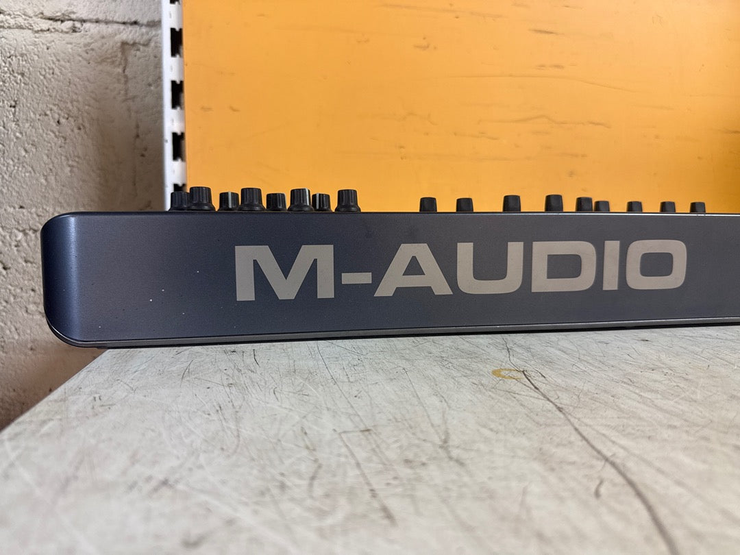 Clavier maître – M-audio Oxygen 49 3rd gen – Instruments de musique – Contrôleur Midi gris