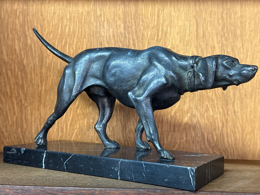 Sculpture – Chien de chasse style Bronze
