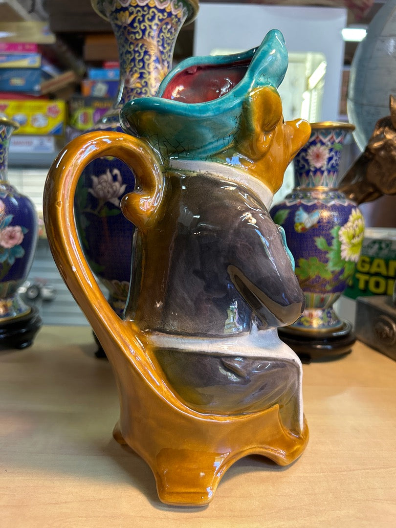 Pichet barbotine cochon garçon de café