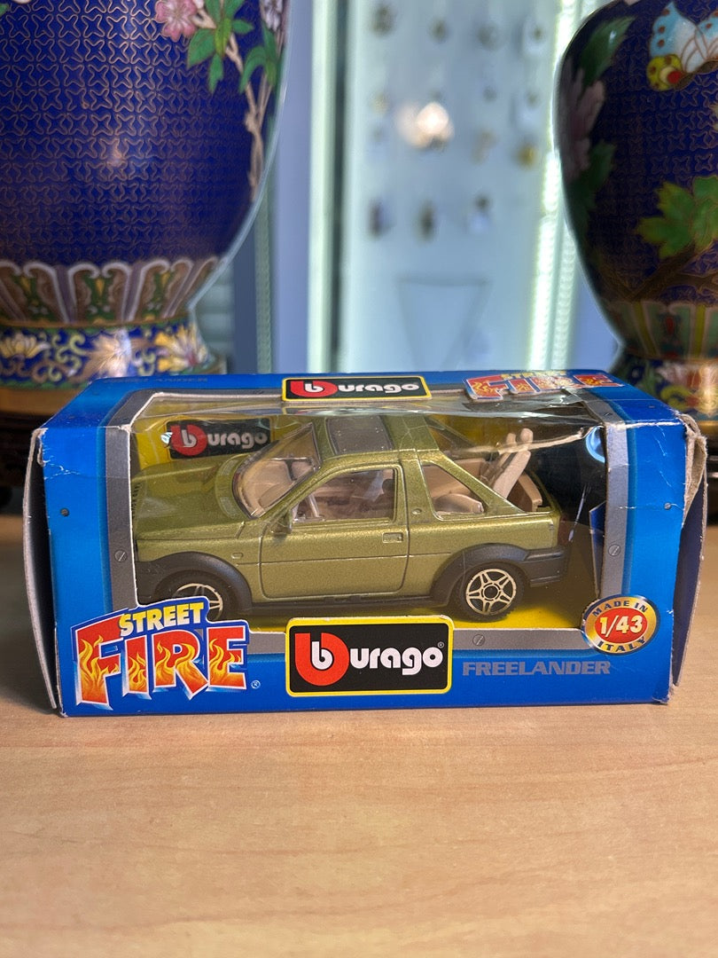 Voiture Burago Street Fire Freelander