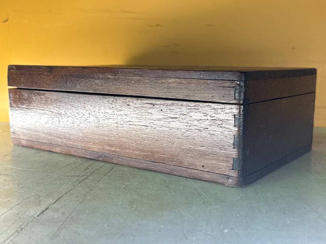 Boîte – Coffret en bois gravé