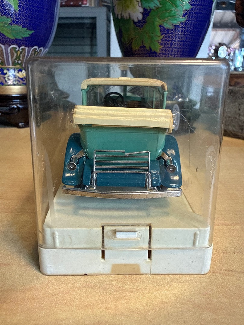 Voiture miniature – Solido Cadillac – Jouet – Vert