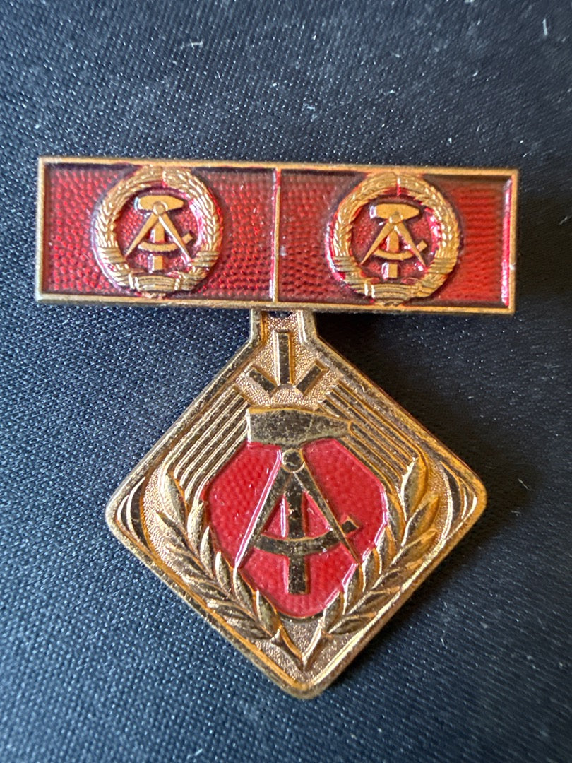 Médaille – Kollektiv der sozialistischen Arbeit Ddr – Hobbies & Collection – Insigne Rda