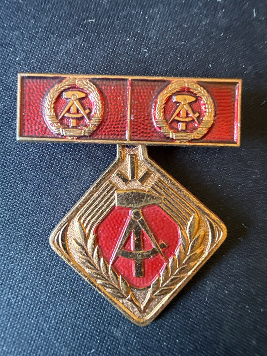 Médaille – Kollektiv der sozialistischen Arbeit Ddr – Hobbies & Collection – Insigne Rda