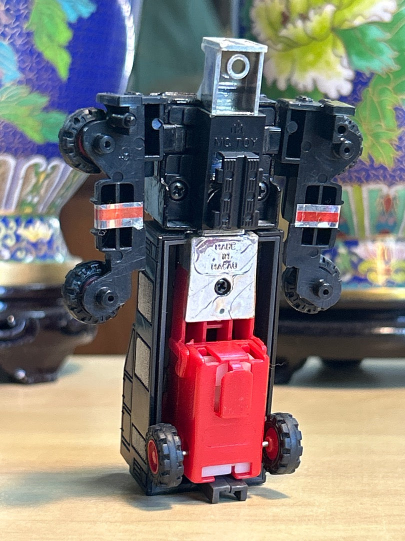 Figurine robot transformable vintage Mc Toy Made in Macau