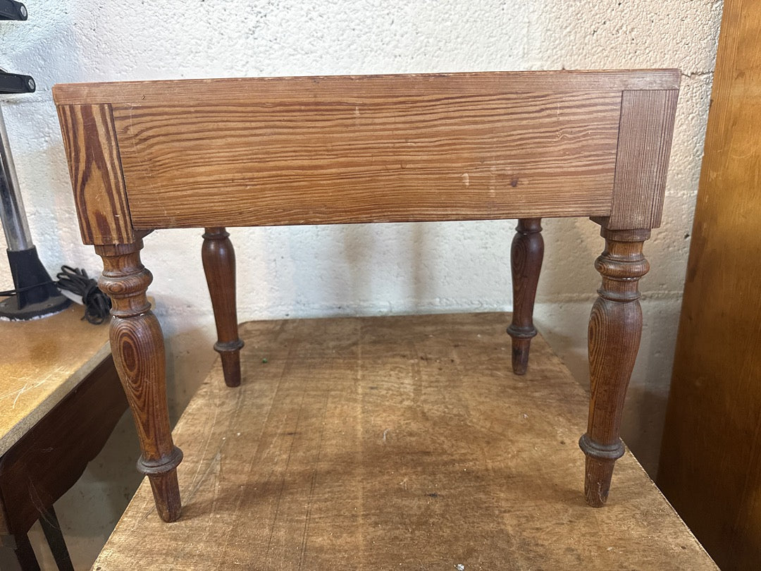 Meuble ancien – Banc de toilette en bois