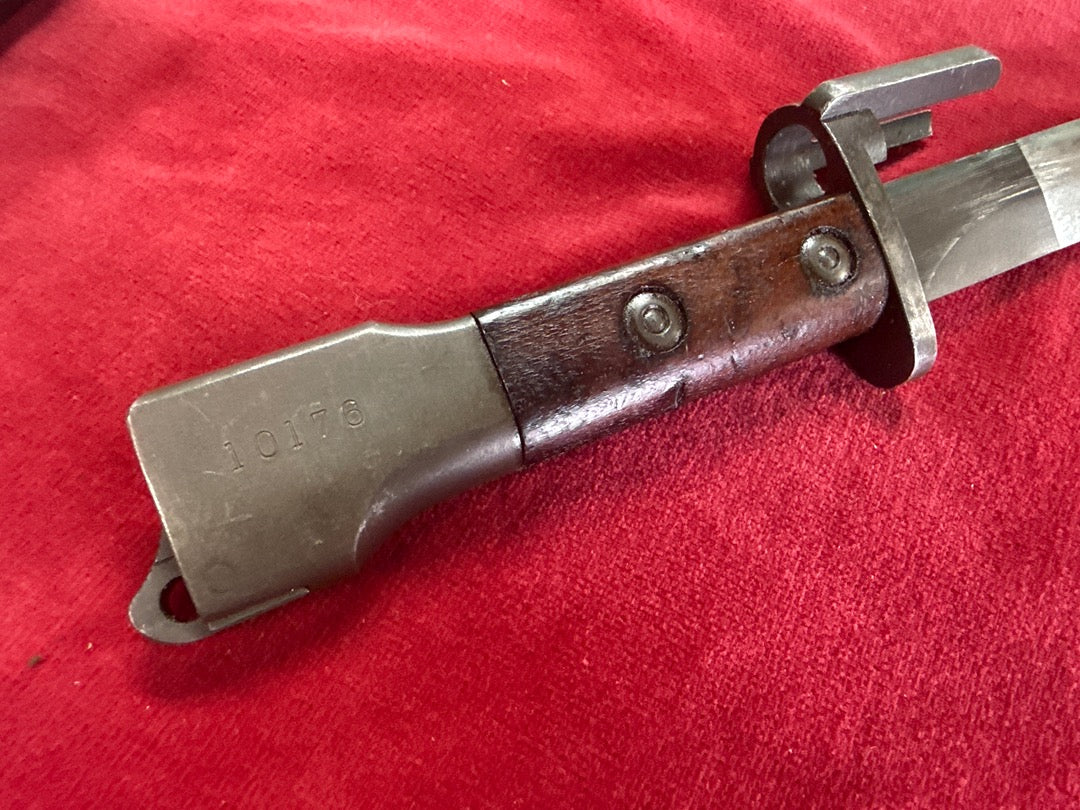 Baïonnette militaire – Arme blanche avec fourreau