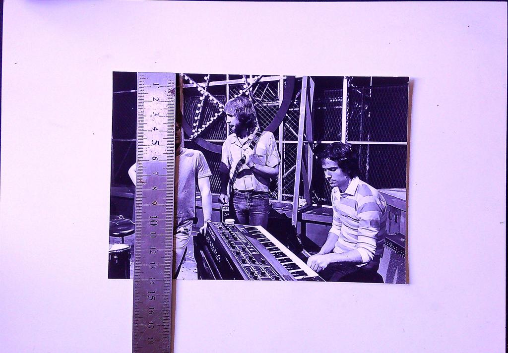 Photographie originale de presse du groupe Genesis par Kipa 1983