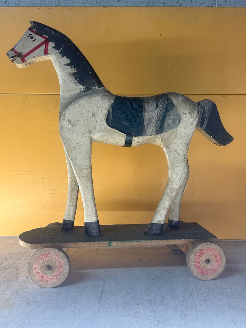 Cheval à bascule en bois ancien – Jouet vintage sur roues