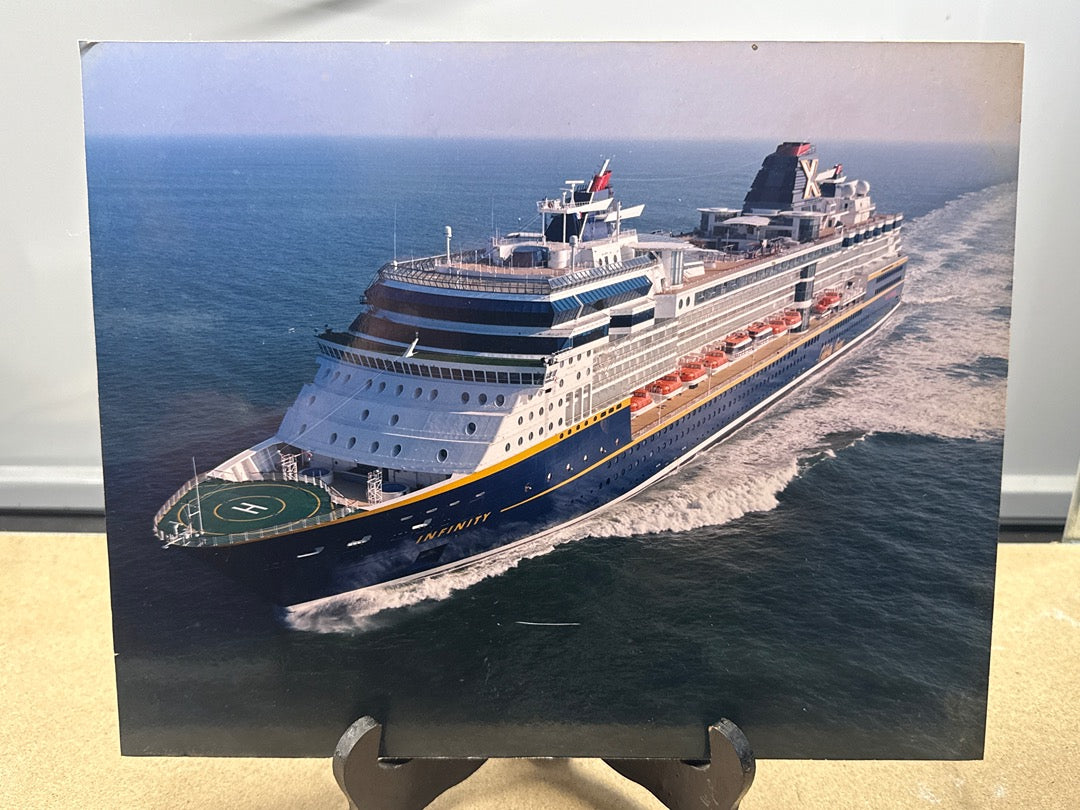 Photo – Celebrity Infinity – Collection – Paquebot bleu