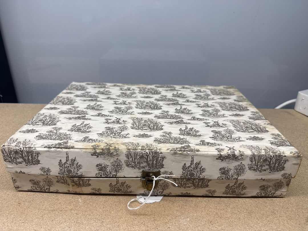 Ménagère – Vintage – Service de couverts – Toile de Jouy argenté