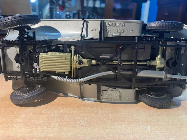 Voiture Collection Jaguar ss 100 1/18 Burago