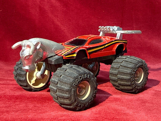 Voiture miniature monster truck Majorette taureau rouge