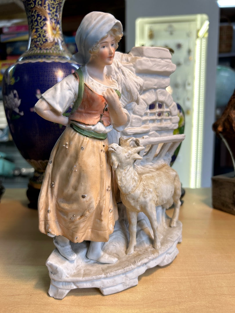 statuette vase Erphila porcelaine femme chèvre Allemagne