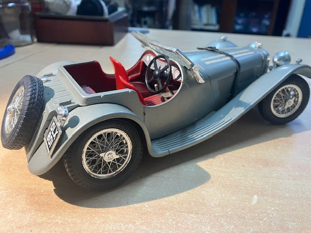 Voiture Collection Jaguar ss 100 1/18 Burago