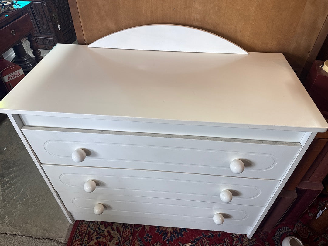 Commode blanche vintage – Meuble enfant