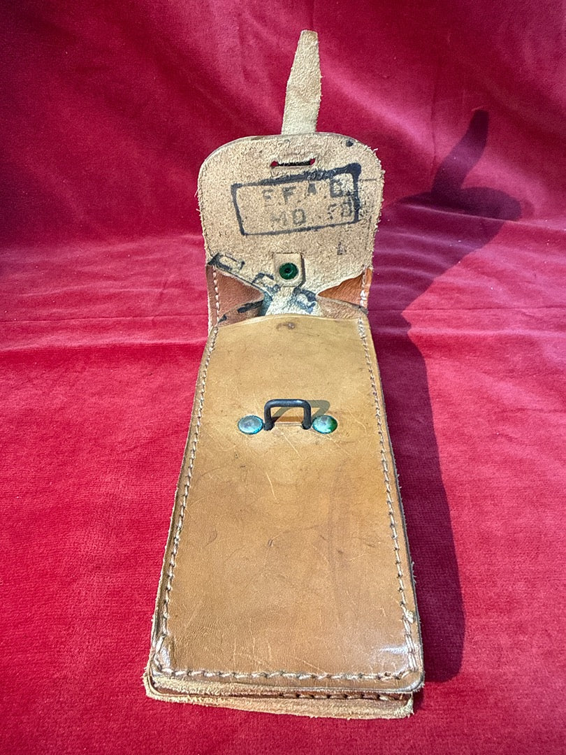 Porte chargeur militaire en cuir vintage E.f.a.c. Mle 50