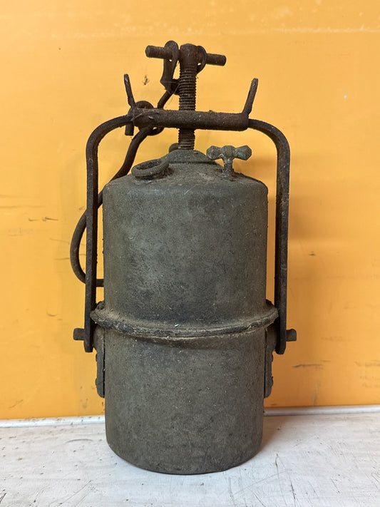 Lampe ancienne – Lampe à acétylène en métal