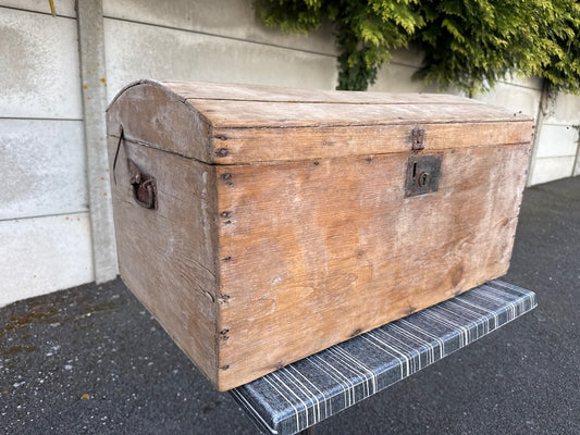 Malle bombée en bois – Vintage – Boîtes de rangement – Coffre rustique ancien