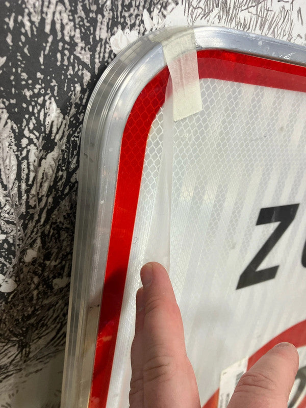 Véritable panneau circulation routière zone 30 stop interdit