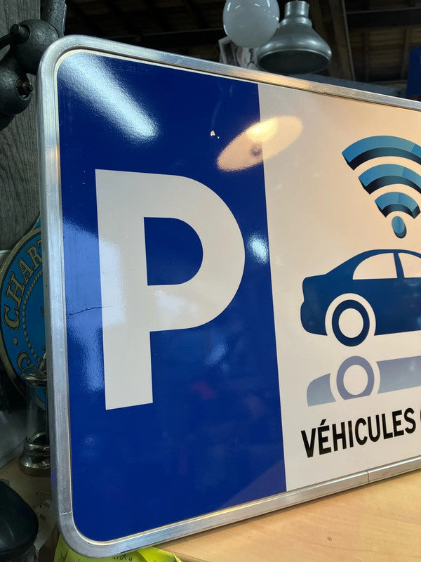 Véritable panneau de circulation routière voiture connectée électrique stop interdit