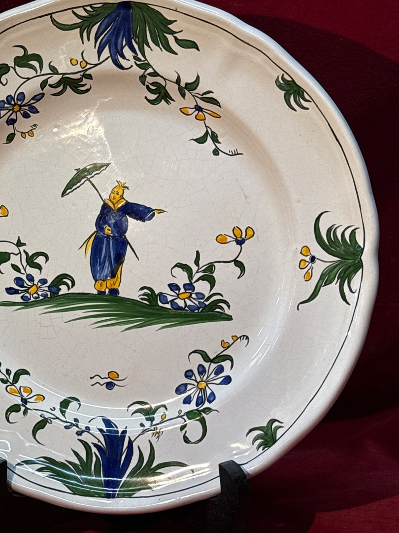 Assiette en céramique décor Moustiers Chinois Puy du Fou