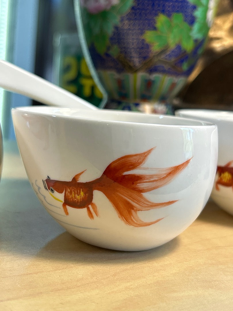 Théière Maycan et 2 tasses porcelaine poissons