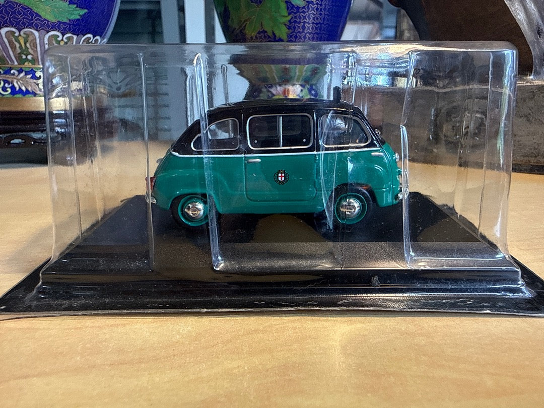 Voiture – Fiat 600 – Miniature – Taxi Milano 1958 vert