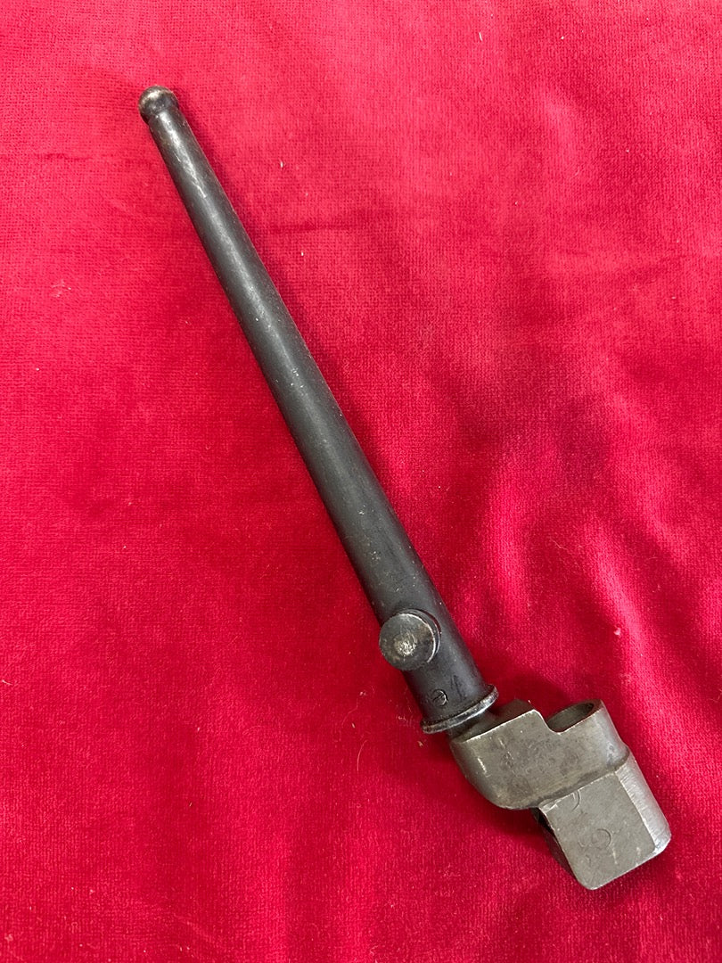 Baïonnette vintage – Arme ancienne avec fourreau