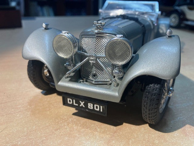 Voiture Collection Jaguar ss 100 1/18 Burago