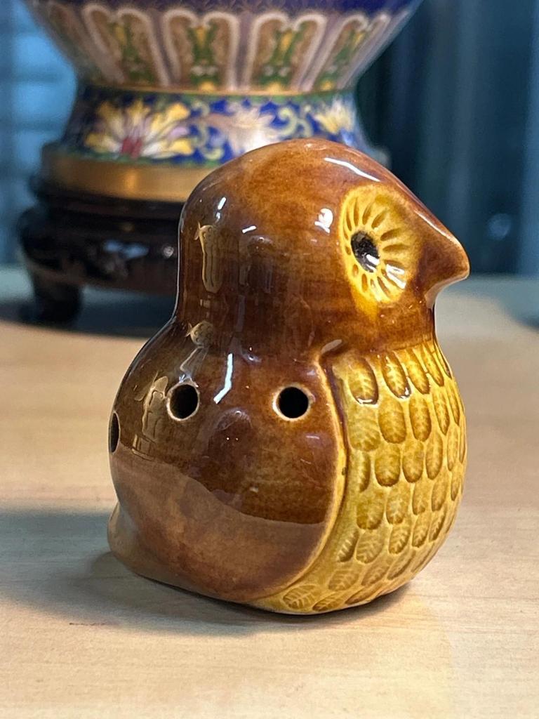 Statuette sculpté Chouette / Hibou Sifflet a oiseaux en céramique signé Jen