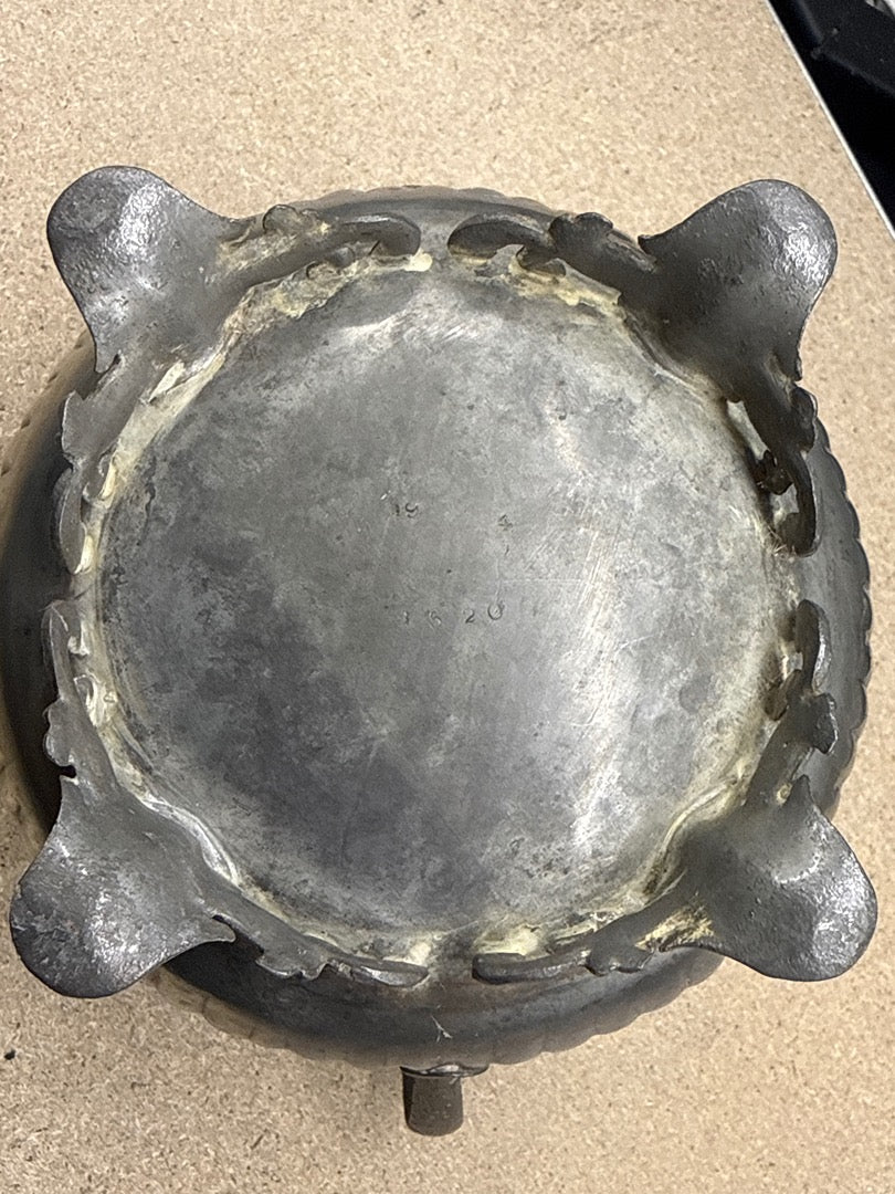 Pot en étain – Décoration – Ancien pot couvert godronné