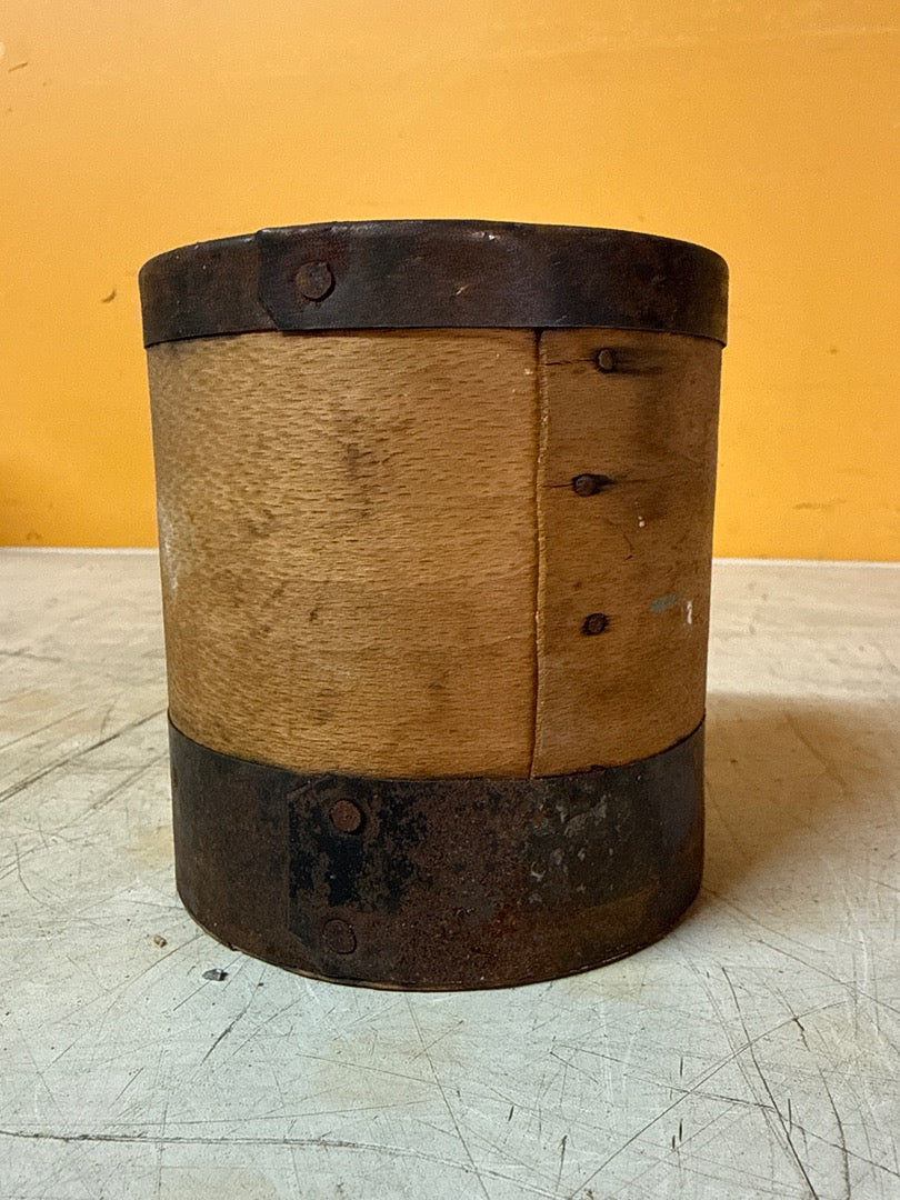 Mesure ancienne – Boîte demi-litre en bois et métal