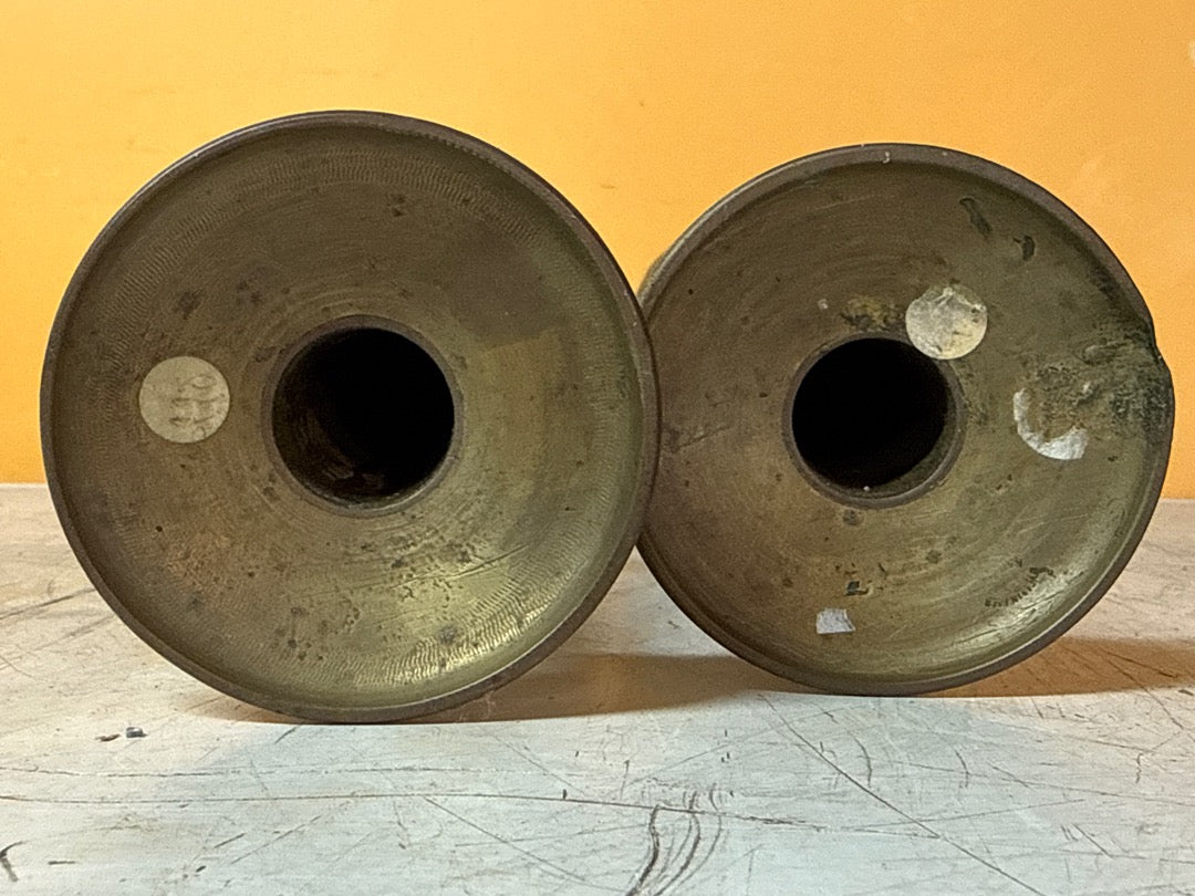Bougeoirs en bronze – Paire de chandeliers anciens
