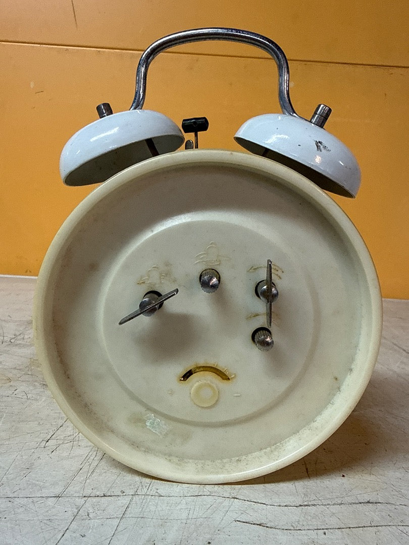 Réveil Helm Brand – Ancien en métal jaune