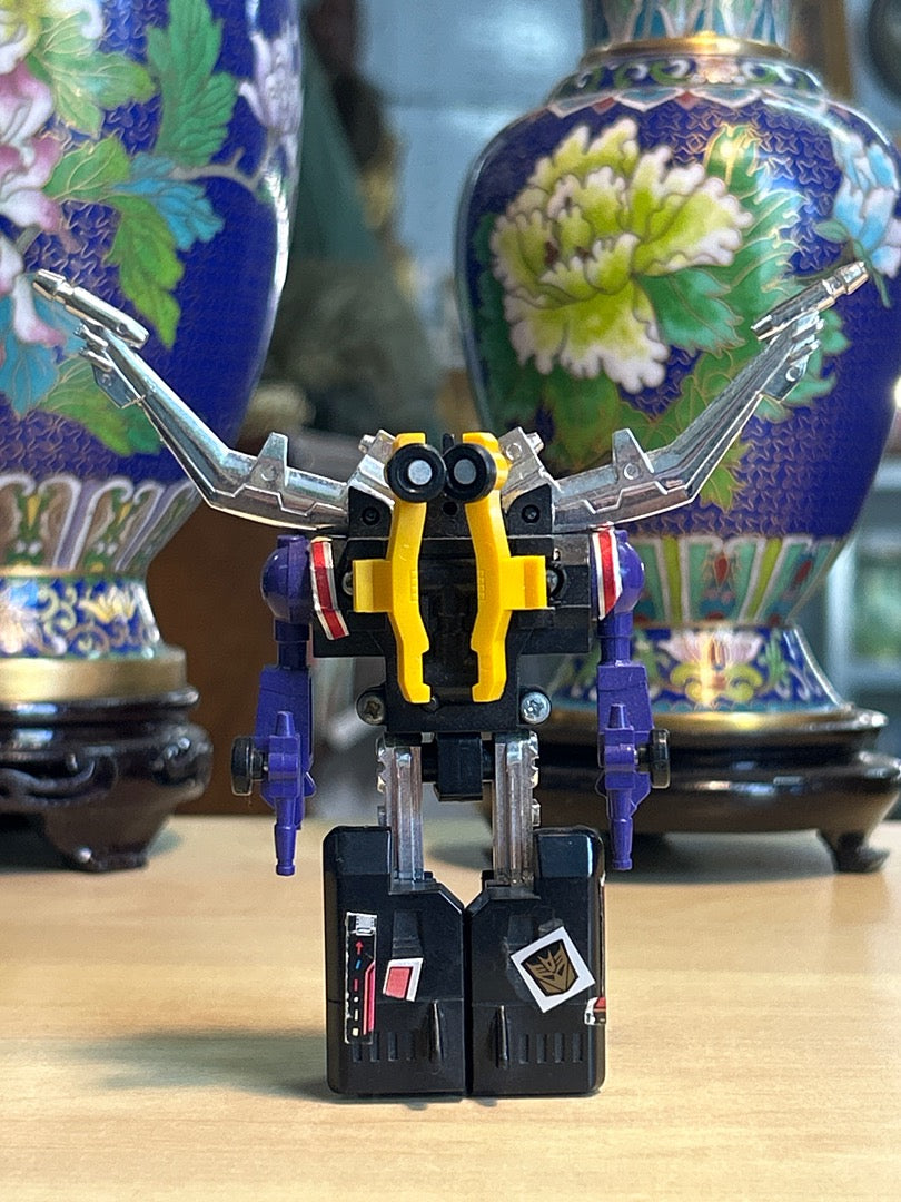 Figurine robot transformable vintage Decepticon Takara Hasbro