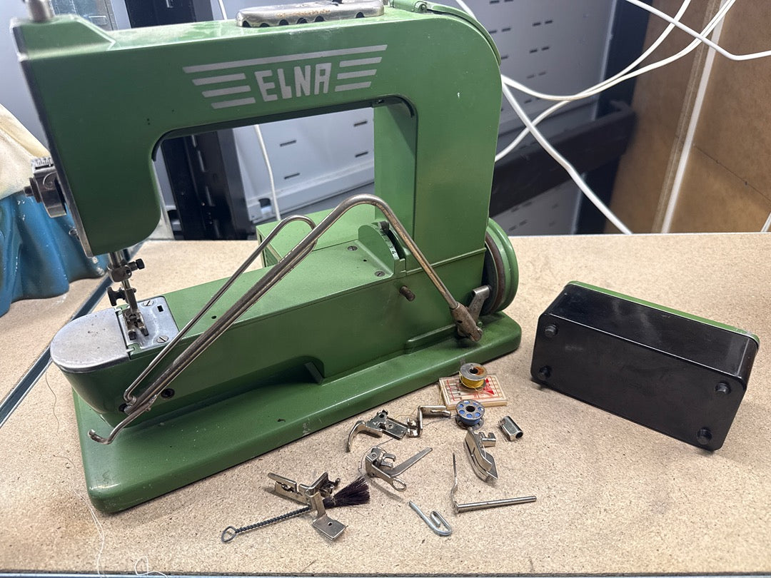 Machine à coudre – Elna Grasshopper – Loisirs créatifs – Verte vintage avec accessoires