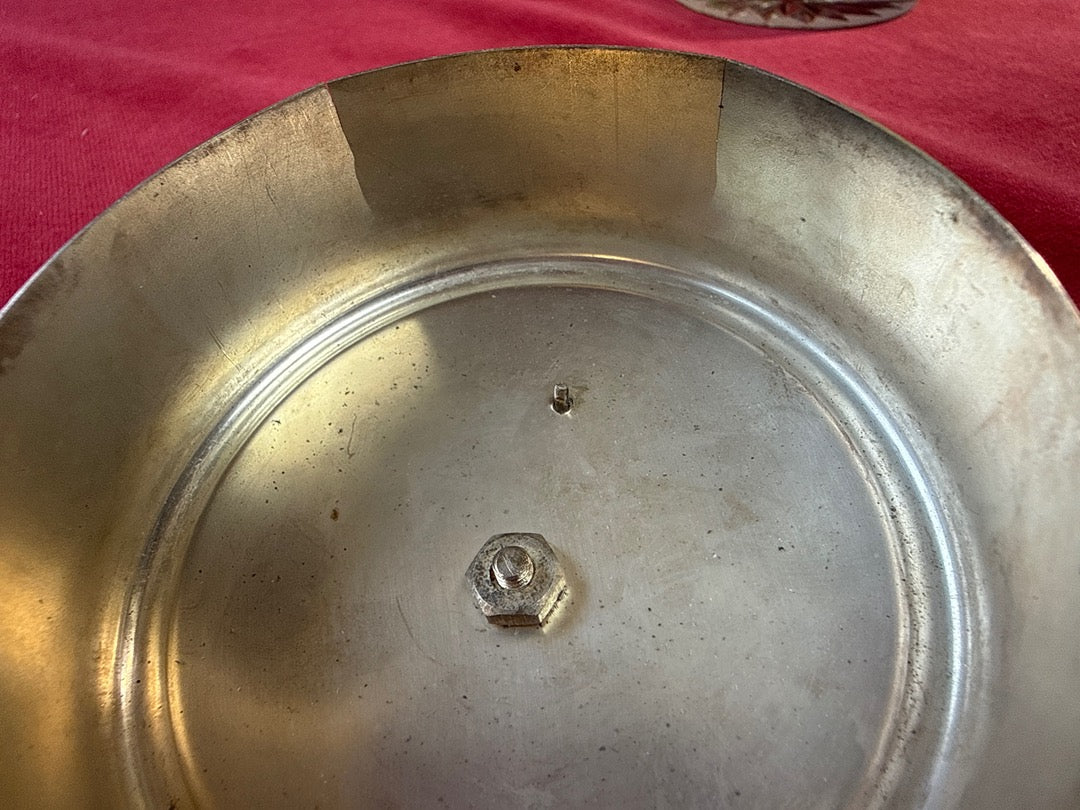 Boîte ronde en verre à fond étoilé, couvercle en métal décor homard
