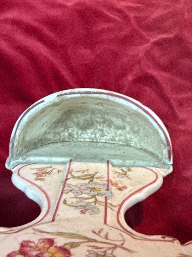 Bénitier d’applique – Céramique – Décor fleuri