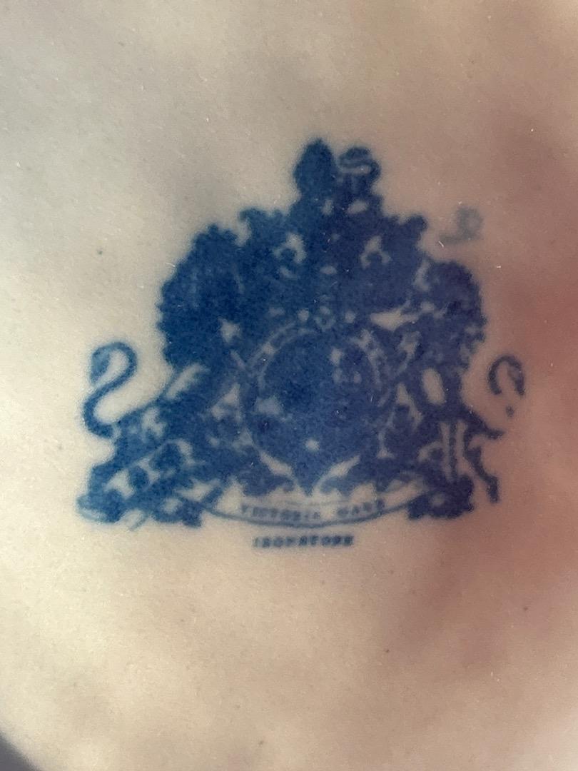 Grande théière Victoria Ware bleue et blanche