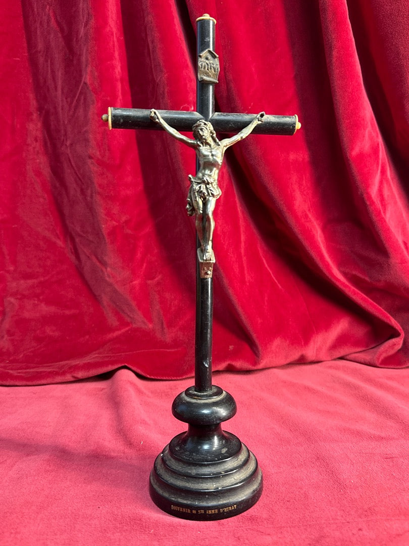 Crucifix ancien Souvenir de Sainte Anne d'auray en bois et métal
