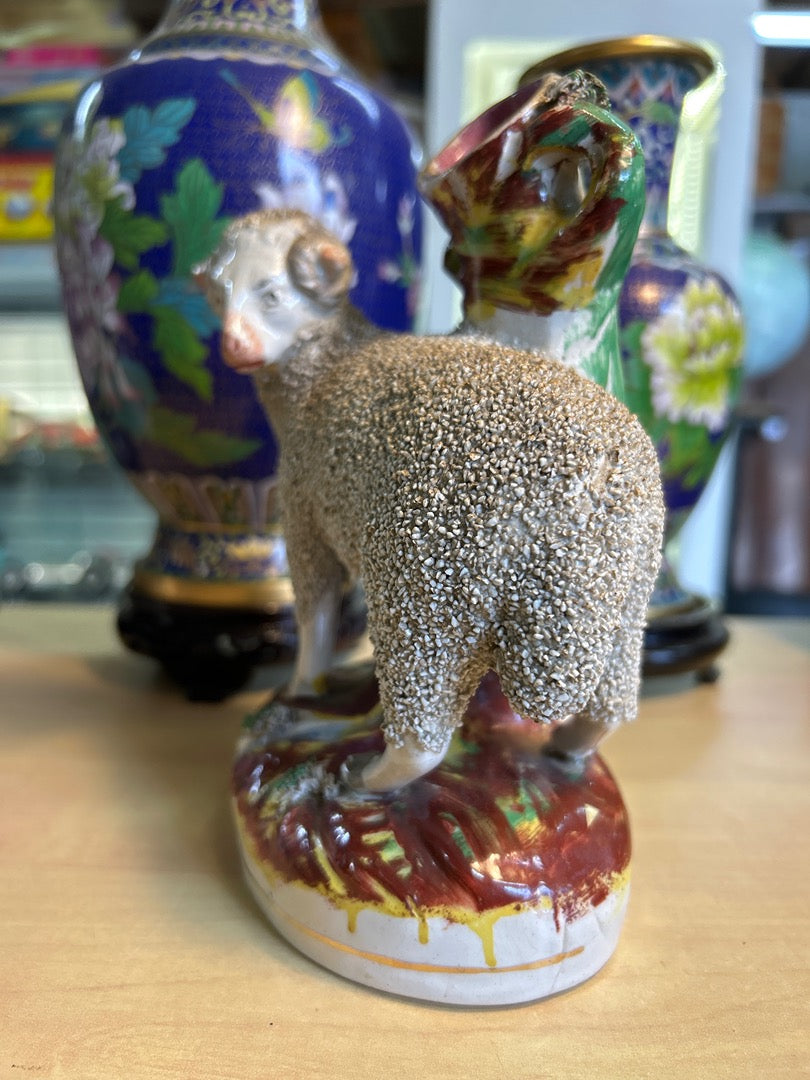 Figurine mouton – Style Staffordshire – Ornement – Céramique crème