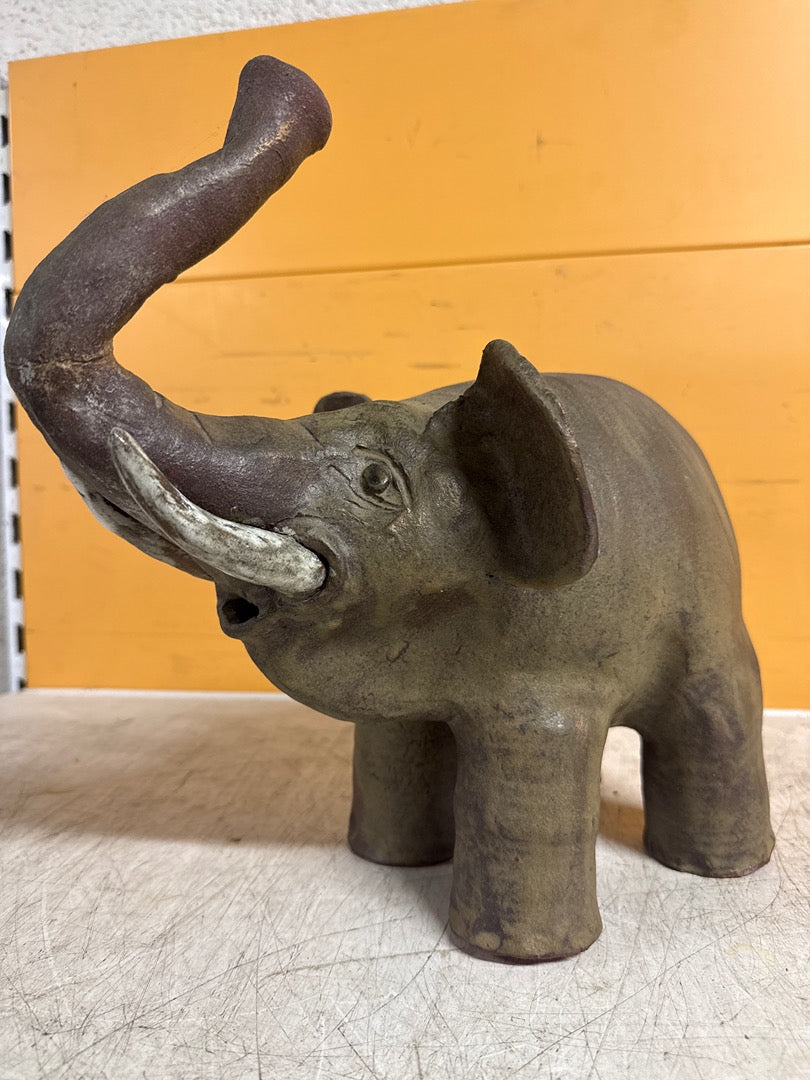 Statue éléphant – Sculpture en terre cuite