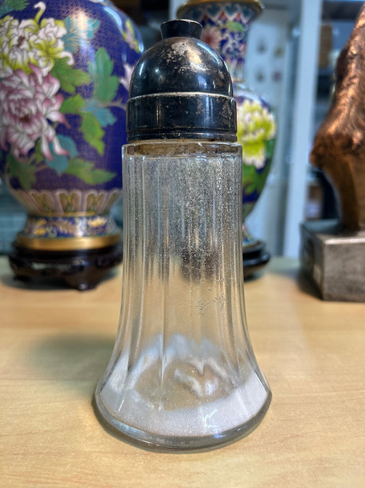Salière – Ancien – Ustensiles De Cuisine – En Verre