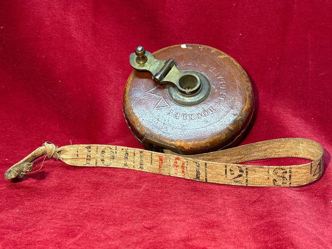Ancien mètre ruban de mesure en cuir et laiton England Rabone